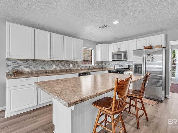 4th image of 407 E Myrtle Ave