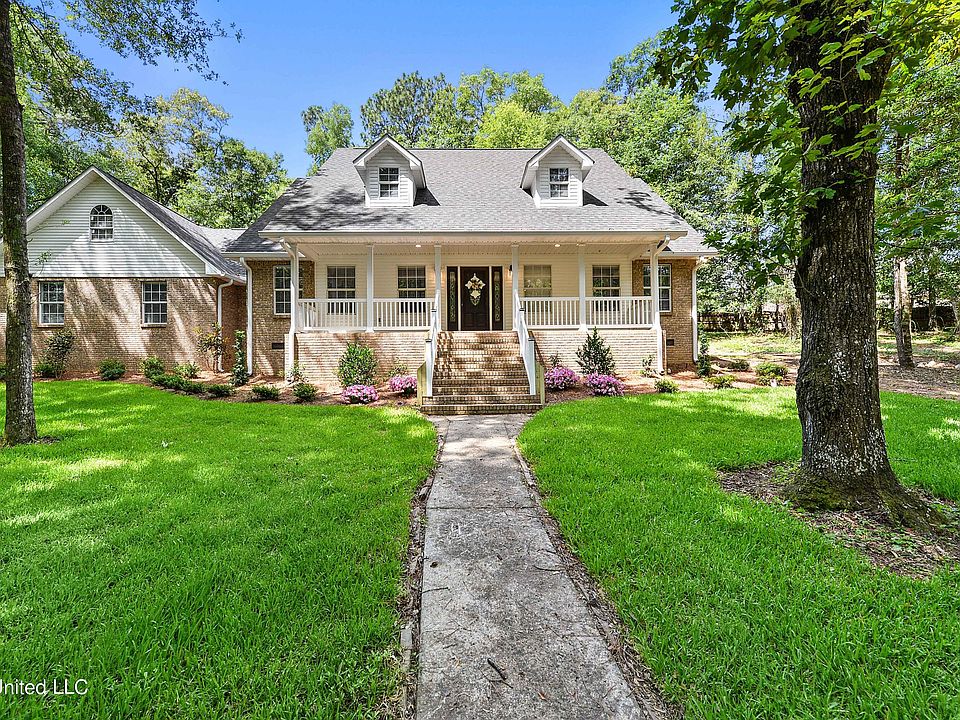 1st image of 466 Live Oak Dr