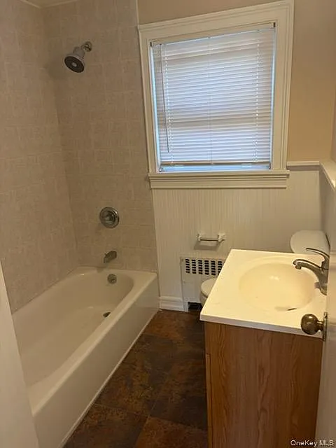 2 bed, 1.0 bath, 2700 sqft, $3,500 — Photo 4