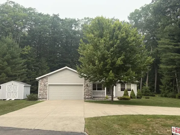 7487 Lakewood Dr, Oscoda, MI 48750