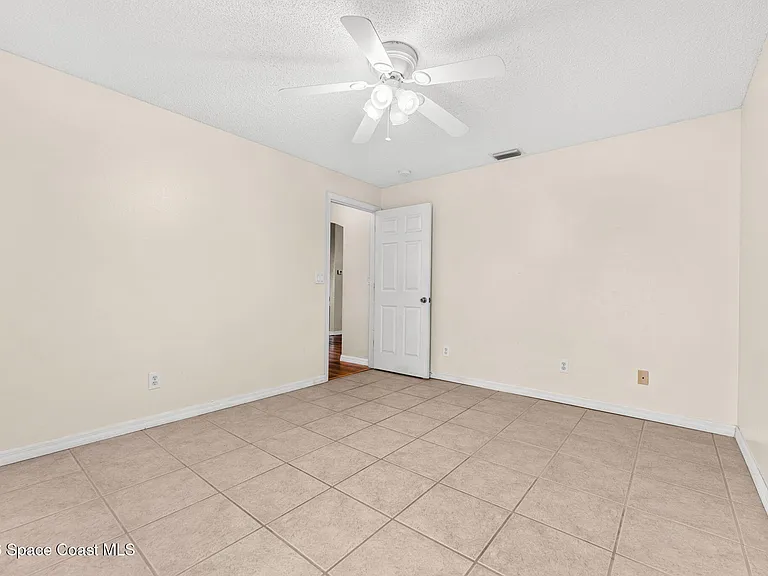 4211 Swanna Dr — Photo 38