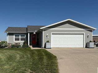 1285 8th Ave NE, Sioux Center, IA 51250