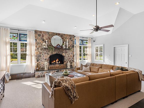 2nd image of 18 Brook Ridge Rd
