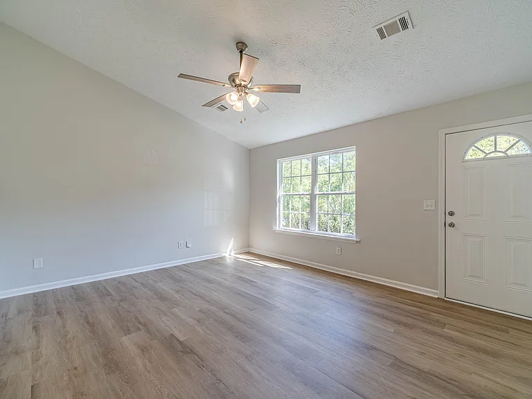 594 Harvard Dr — Photo 23
