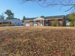 1217 Castle Dr, Jacksonville, NC 28546
