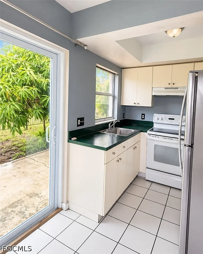 2 bed, 1.0 bath, 910 sqft, $2,200 — Photo 4