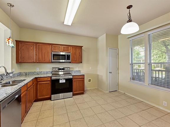 5th image of 10648 Astor Dr