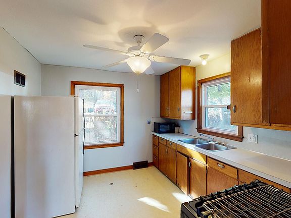 3rd image of 2142 Sunset Dr