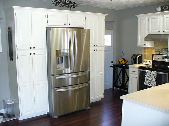 3rd image of 5911 Brookview Dr