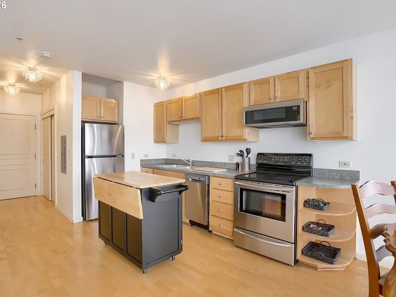 5th image of 1134 SW Jefferson St APT 204