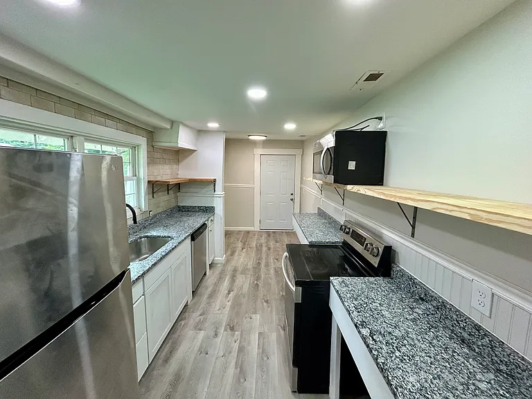 204 S Moore Rd — Photo 22