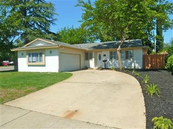 2501 Betsy Way photo 1