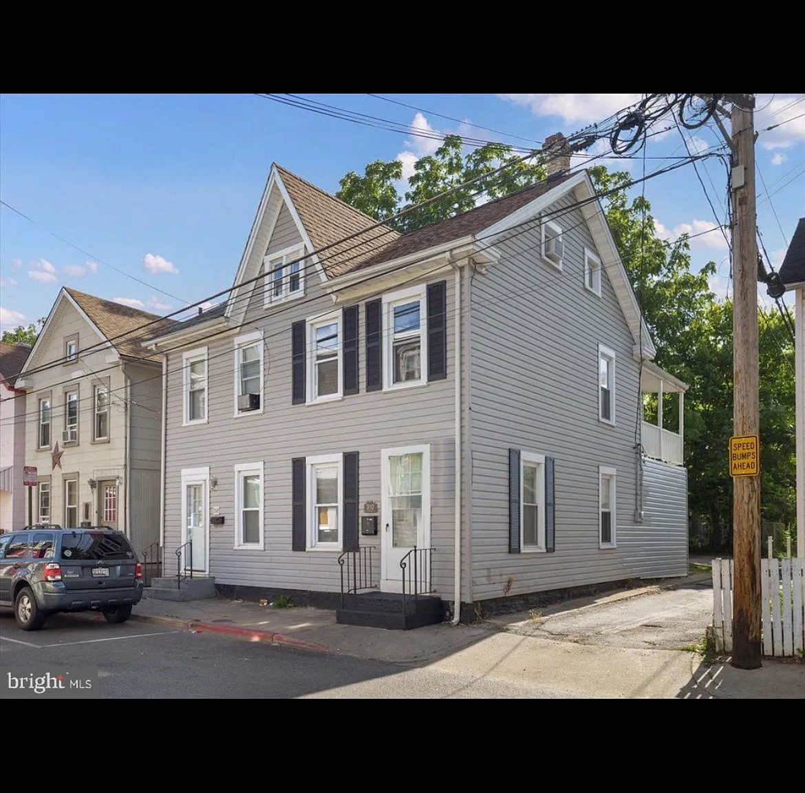 3 bed, 1040 sqft, $1,650 — Photo 2