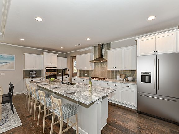 Kitchen with split cooking option