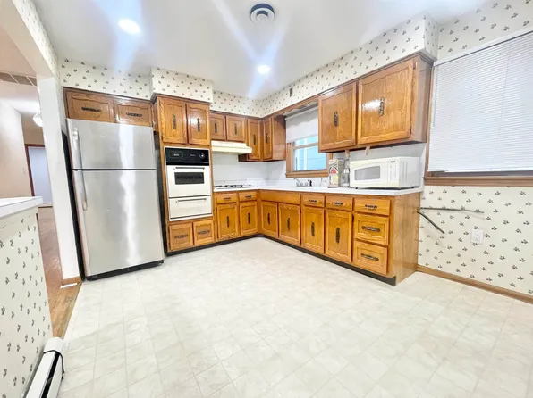 47 Country Village Court image 6 of 17