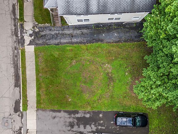 4th image of 11 Bayless Ave