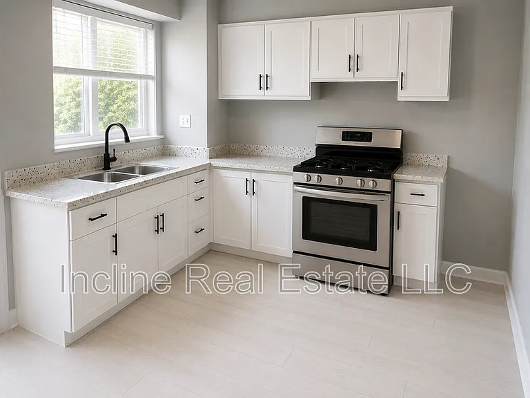 376 Ohio Ave — Photo 2