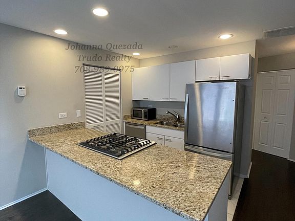 3rd image of 1100-109 W Cornelia Ave