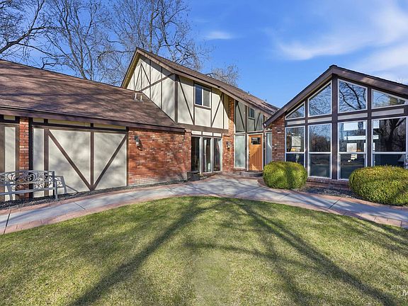 4th image of 5702 E Victory Rd