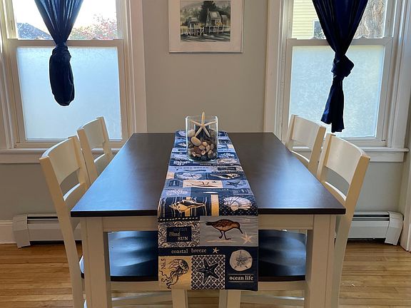 Counter height dining room table/chairs.