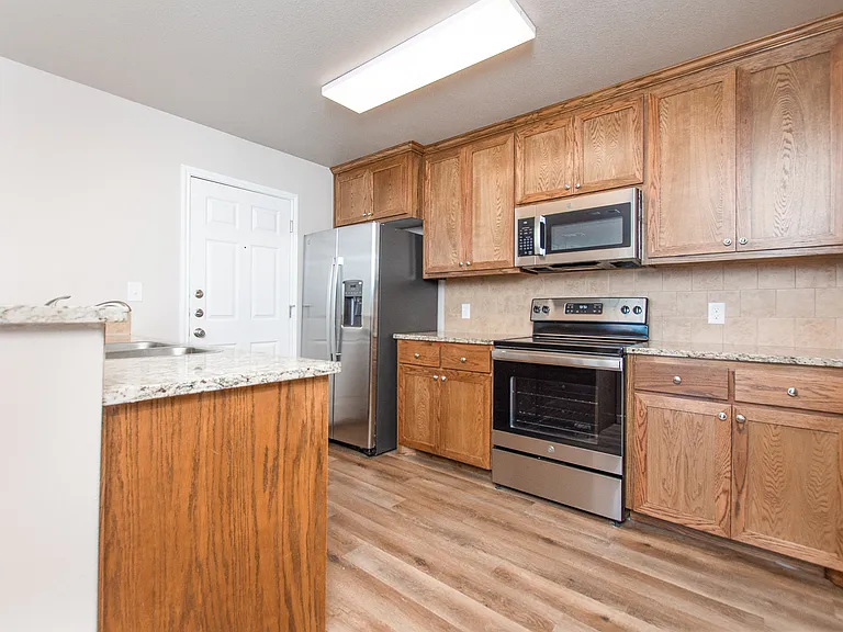 2542 Leroy Ln #B — Photo 9