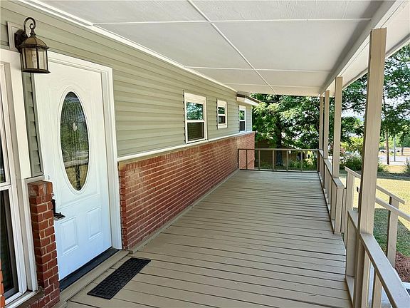 4th image of 2132 Pierce Rd