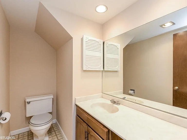 310 E 60th Ct — Photo 3