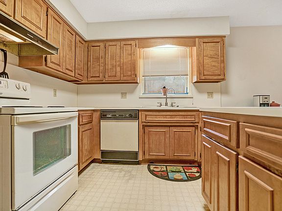 5th image of 2736 Bottomridge Dr