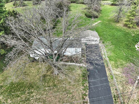 4th image of 3720 E Lake Shore Dr