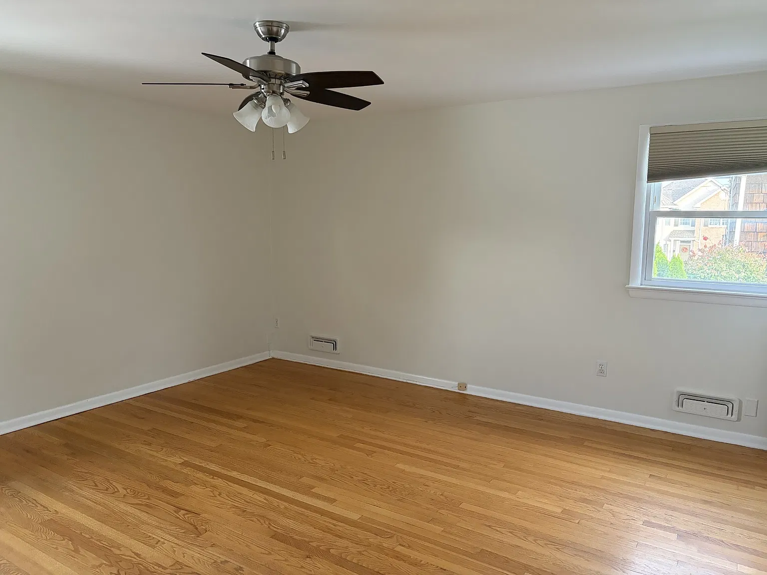 4 bed, 2800 sqft, $5,900 — Photo 4
