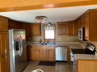 932 Salem St, Groveland, MA 01834