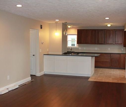 4th image of 118 Herrmann Dr