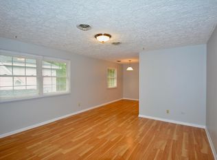 115 N Main St, Zionsville, IN 46077