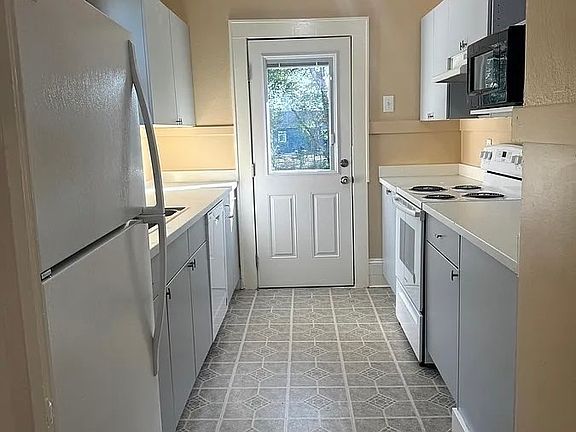 5th image of 415B Highlawn Ave