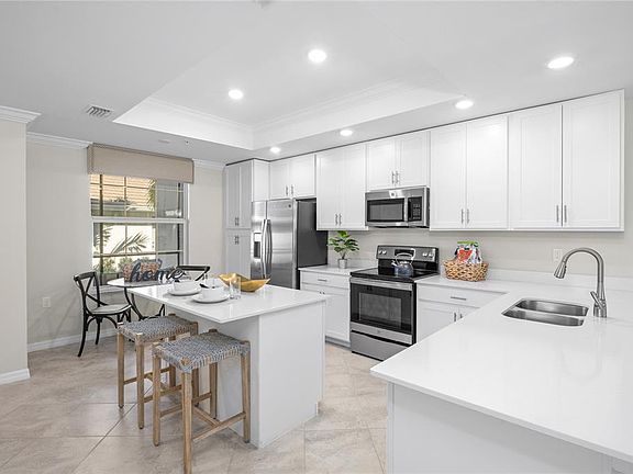 4th image of 19007 Scallop Loop #201