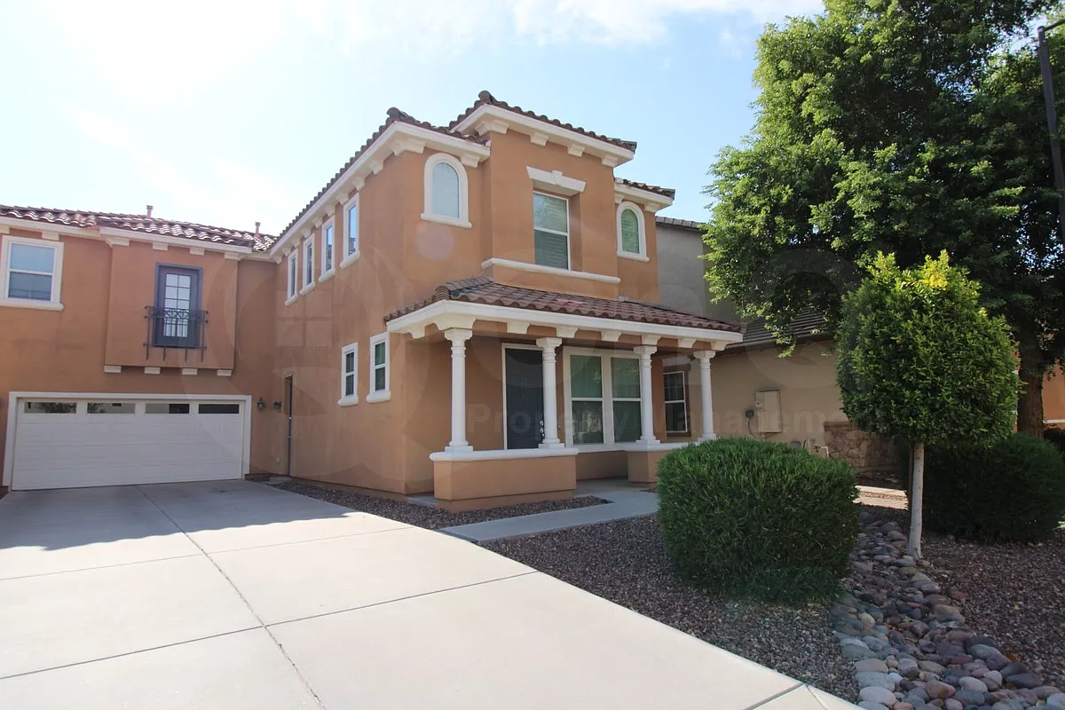3 bed, 2.5 bath, 2248 sqft, $2,749 — Photo 2