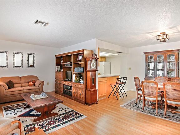 5th image of 10467 Larchmont Pl