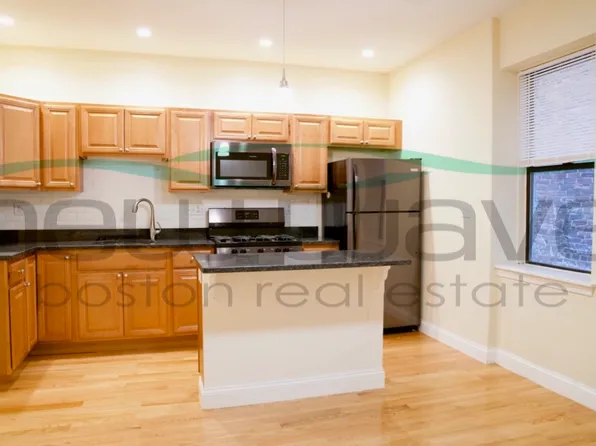 98 Myrtle St #12, Boston, MA 02114