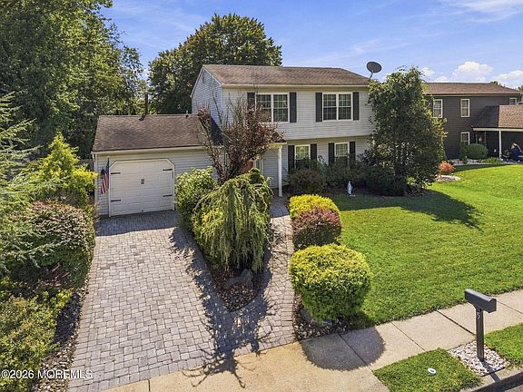 2nd image of 15 Cherry Bend Drive N