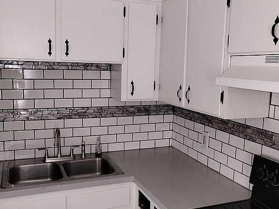 5th image of 1029 Elmhurst Ave