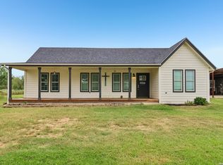 1213 County Road 1670, Moore, TX 78057