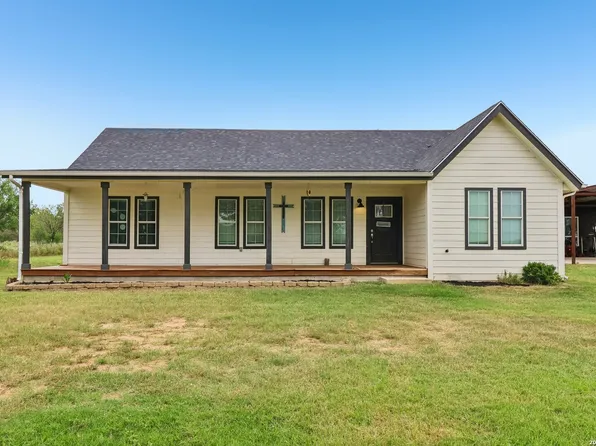 1213 County Road 1670, Moore, TX 78057