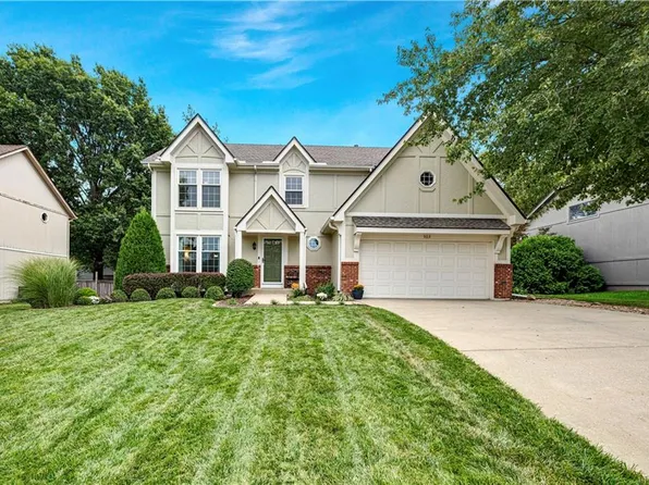 5113 Woodsonia Dr, Shawnee, KS 66226