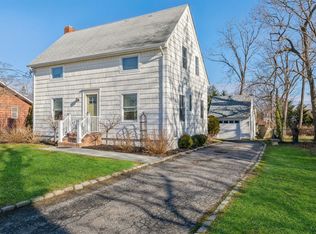 904 Roanoke Ave, Riverhead, NY 11901