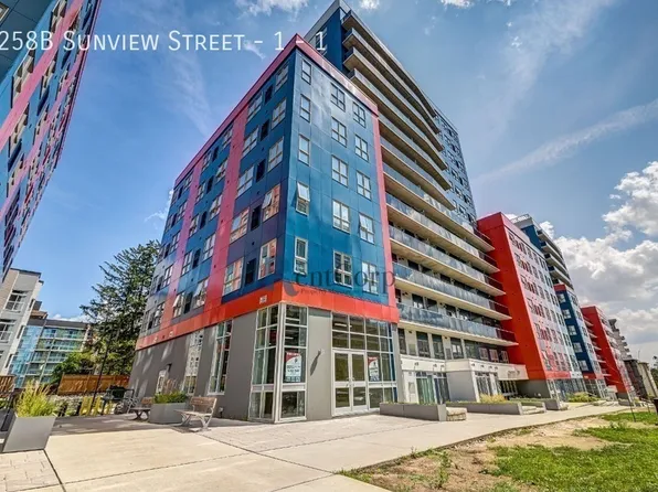 258 Sunview St #1, Waterloo, ON N2L 0H6