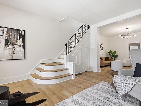 3rd image of 355 W Duval St