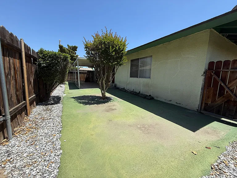 26071 Camphorwood Ave — Photo 20