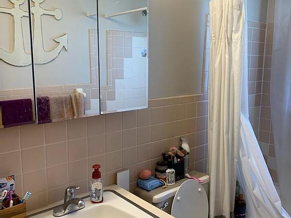 5th image of 4040 28th Ave S