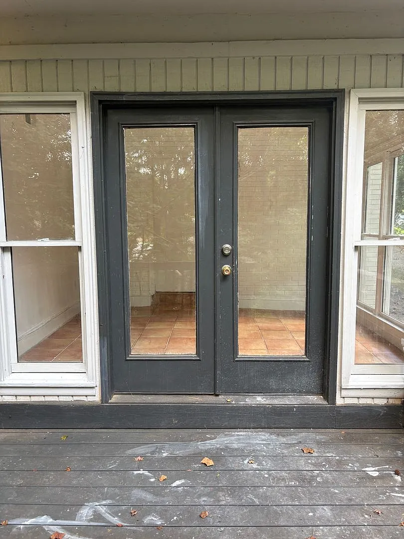 219-Hillcrest — Photo 1