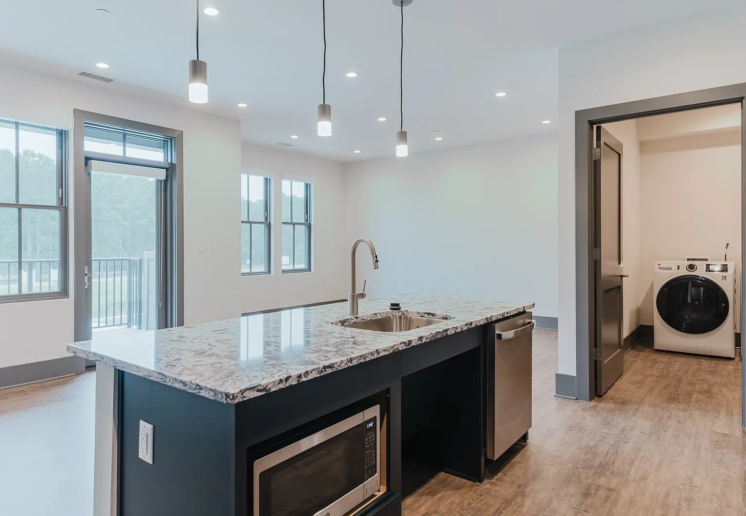 2 bed, 2.0 bath, 1221 sqft, $2,550 — Photo 3